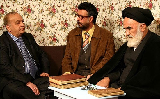 تصویری از ابراهیم یزدی در کنار سیداحمد خمینی