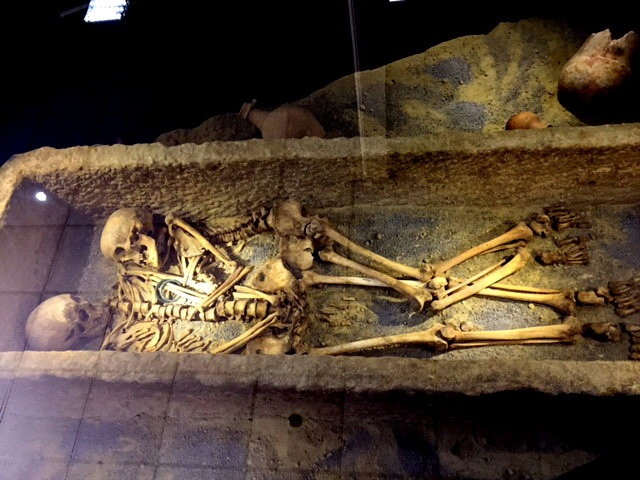 داستان زوج ۱۸۰۰ ساله ؛ زن و مردی که به موزه برده شدند +عکس