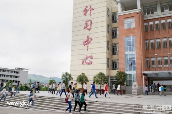 این مدرسه پوست بچه ها را می کند +عکس