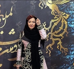 نیکی کریمی بازیگر و کارگردان سینما در آستانه انتخابات روز هشتم اسفندماه اظهار کرد: اگر قبلا نمی‌توانستیم مذاکره کنیم و حرف بزنیم، دکتر ظریف به ما نشان داد که می‌شود مذاکره و مکالمه کرد که این موضوع در همه ابعاد زندگی می‌تواند راهگشا باشد. وی ادامه داد: امیدوارم با رأی دادن‌مان بتوانیم نمایندگانی انتخاب کنیم تا در مجلس هم این شعار 